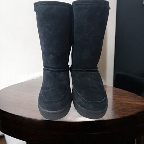 Bear Paw women's size 9. 100% suede, fully lined, and rubber soles. - Picture 1 of 5